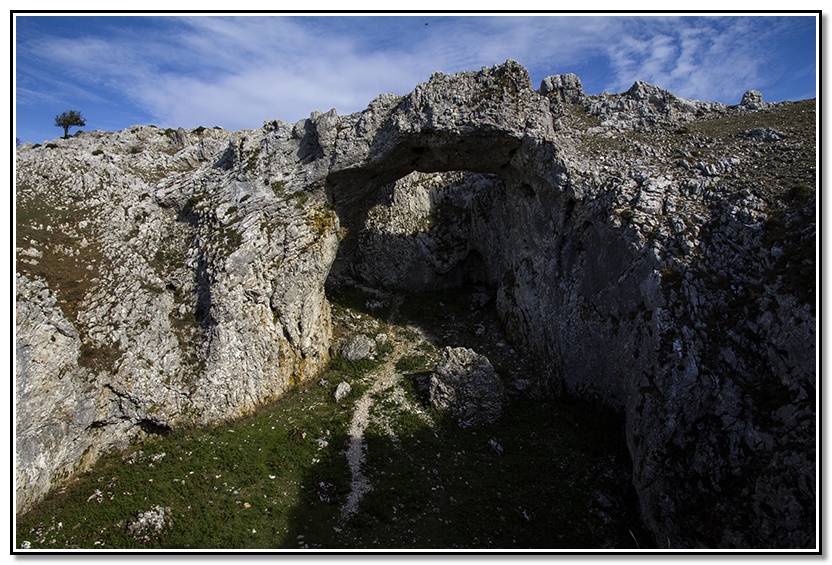 Calzada de Urbasa y Arco de Portupekoleze