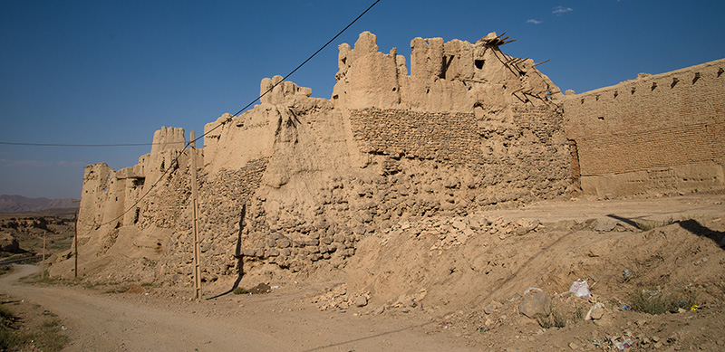 Iran : Izadkhvast, su castillo y su caravanserai. Camino a Isfahán.