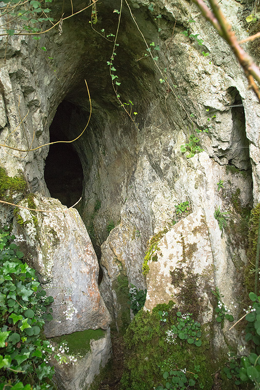 La cueva sepulcral de Txispiri