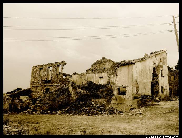 Pueblo abandonado de Escó