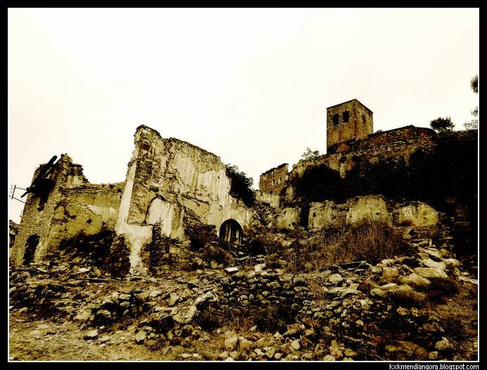 Pueblo abandonado de Escó