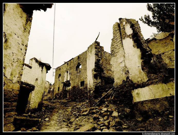 Pueblo abandonado de Escó